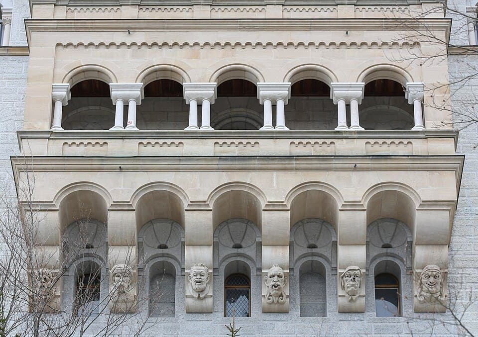 Palace Arcades — Schloss Neuschwanstein audio guide stop