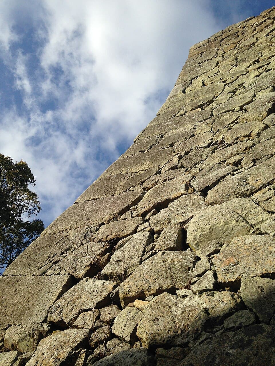 Fan-Shaped Walls — Himeji Castle audio guide stop