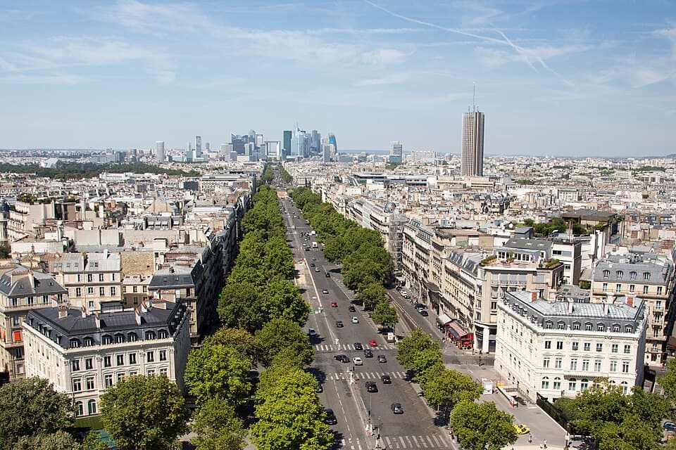 View Toward La Défense — Arc de Triomphe de l'Étoile audio guide stop