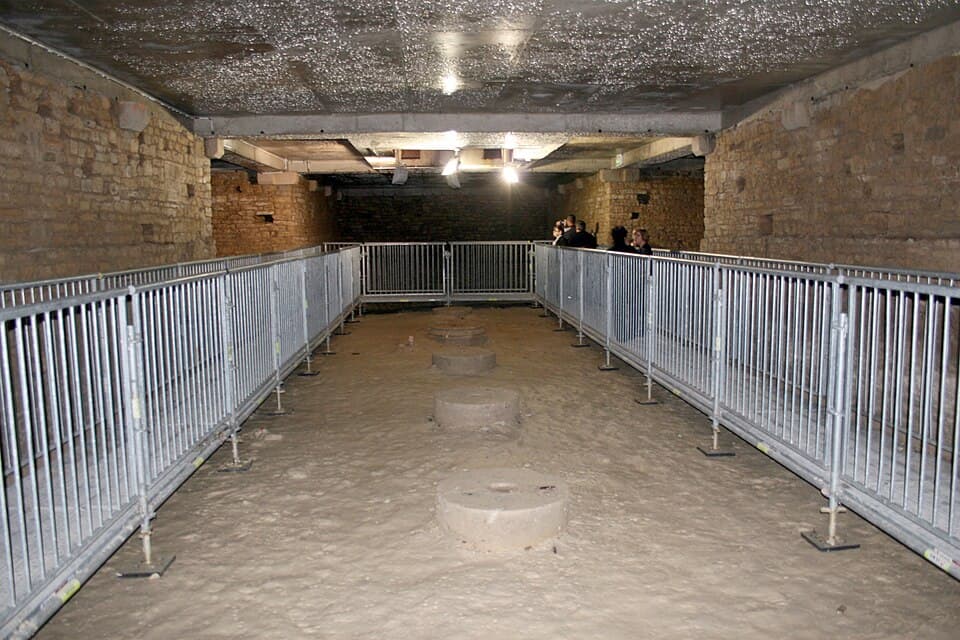 The Underground Cruciform Room — Amphitheater of Nîmes audio guide stop