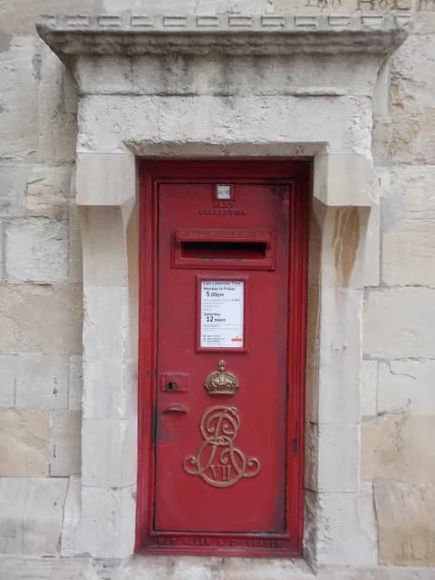 Edward VII Postbox — Windsor Castle audio guide stop