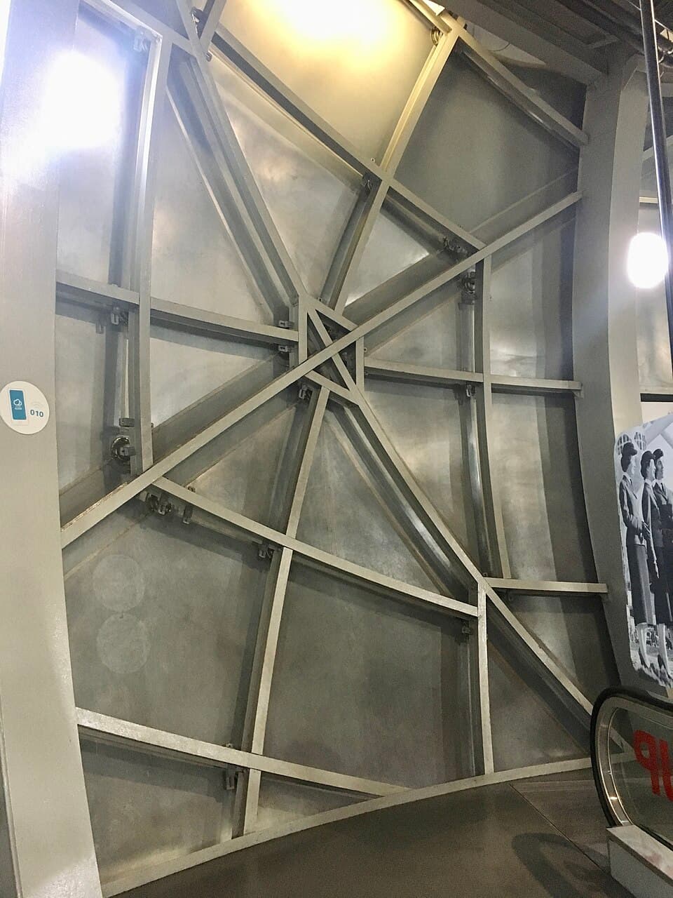 The Stainless Steel Skin — Atomium audio guide stop