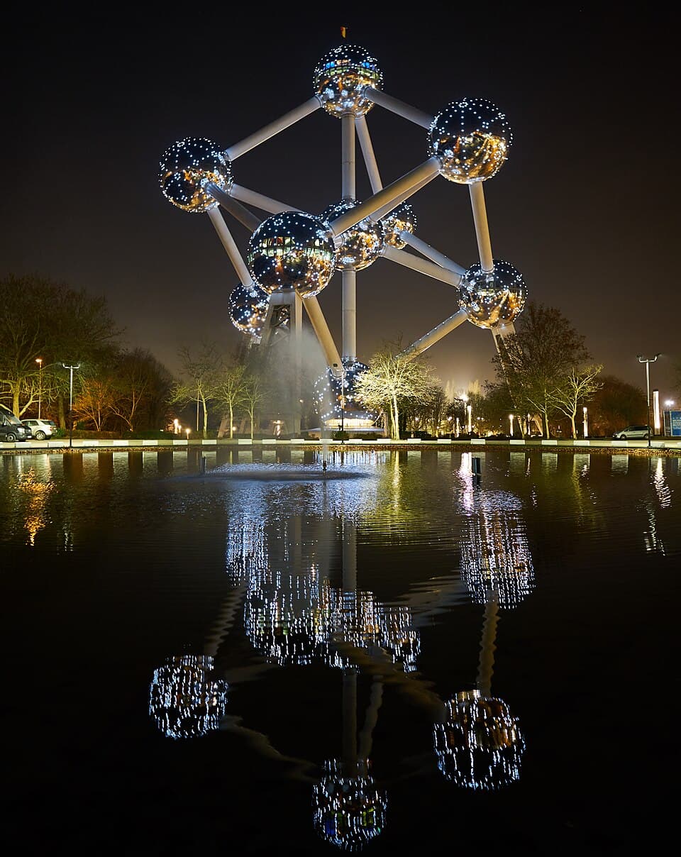 The Night Light Show — Atomium audio guide stop