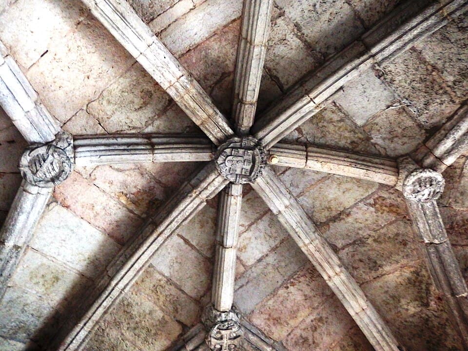 The Chapel's Vaulted Ceiling — Torre de Belém audio guide stop