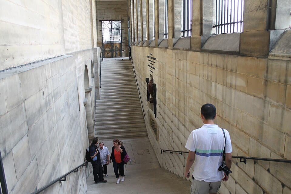 Descent into the Crypt