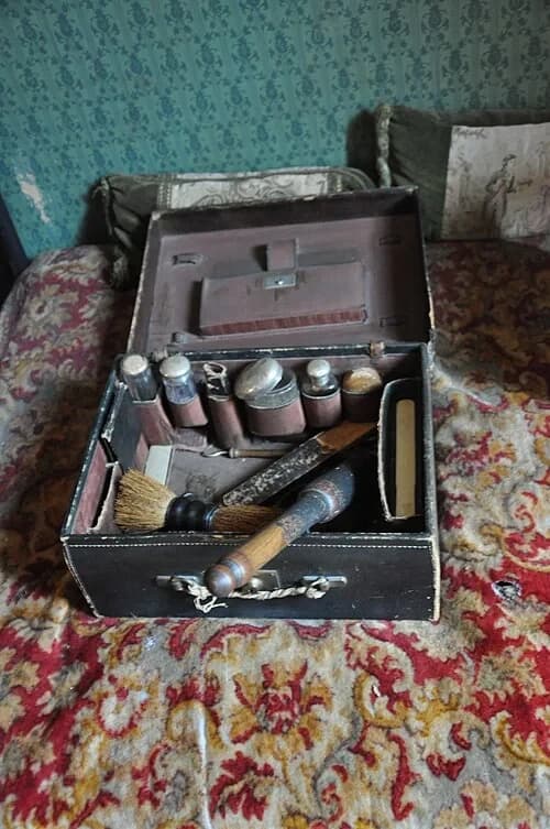 The Traveling Case — Sherlock Holmes Museum audio guide stop