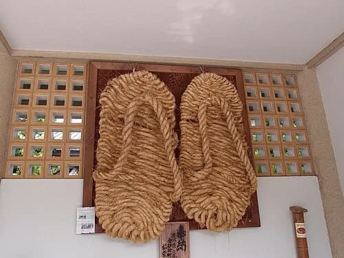 The Giant Straw Sandals