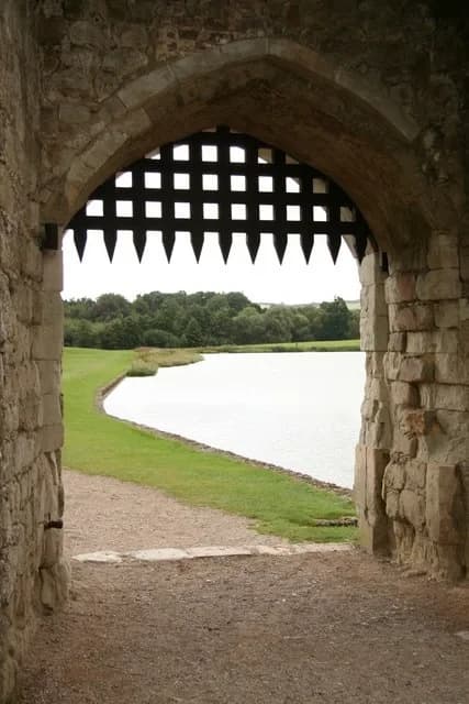 The Barbican Portcullis — Leeds Castle audio guide stop