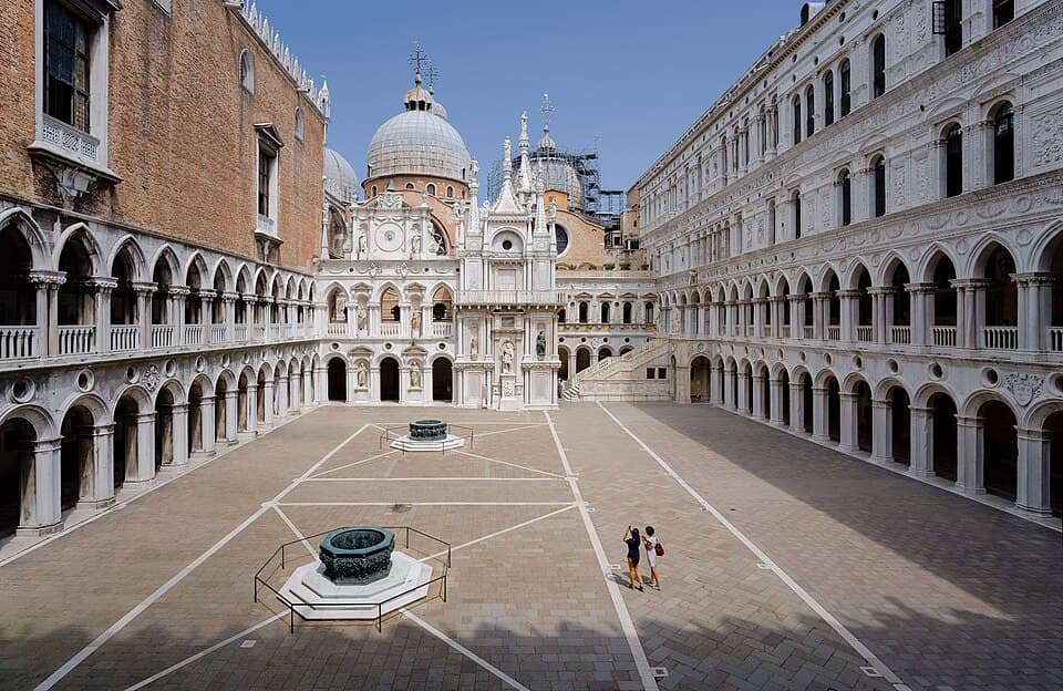 The Central Courtyard — Palazzo Ducale audio guide stop
