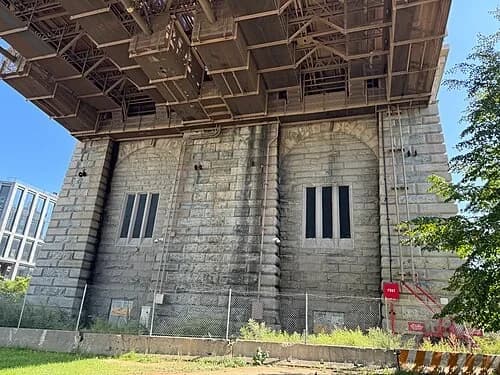 The Granite Anchorages — Brooklyn Bridge audio guide stop