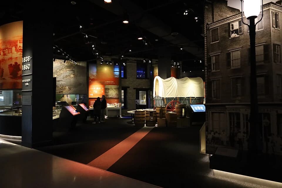Pioneer Life Gallery — Gateway Arch audio guide stop