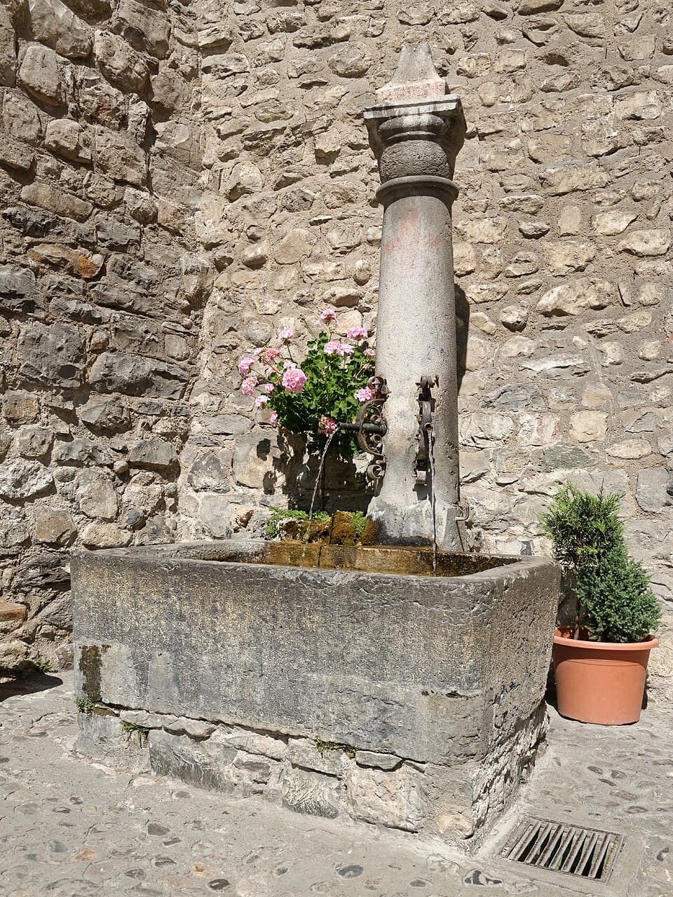 fountain — Château de Chillon audio guide stop