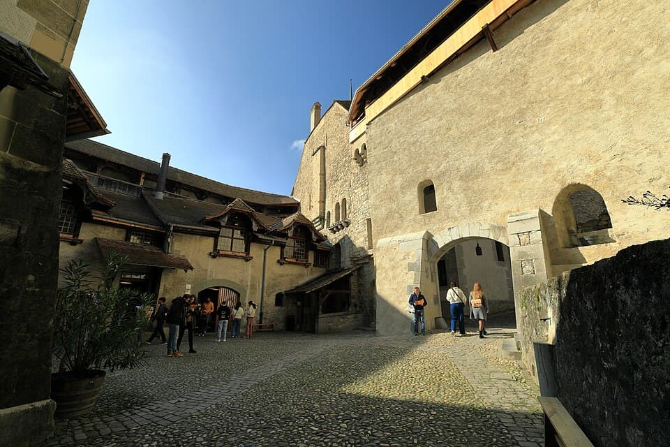 The Administrative Courtyard — Château de Chillon audio guide stop