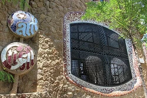 The Park's Mosaic Logos — Parc Güell audio guide stop
