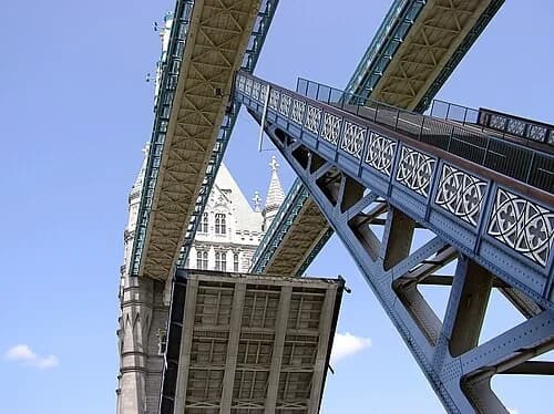 The 1,070-Ton Bascules — Tower Bridge audio guide stop