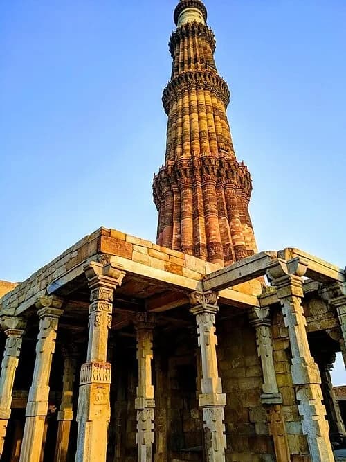 The Cloister Pillars — Qutb Minar audio guide stop