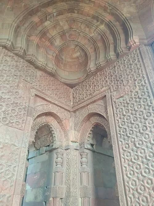 The Carvings of Iltutmish — Qutb Minar audio guide stop