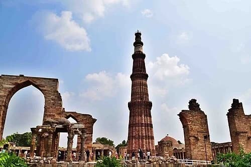 Might of Islam Mosque Courtyard — Qutb Minar audio guide stop