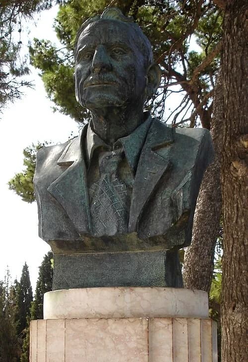 Bust of Arthur Evans — Knossos audio guide stop