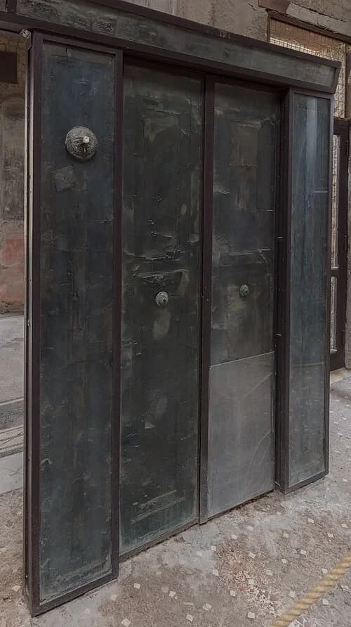 Sliding Doors of the Past — Herculaneum audio guide stop