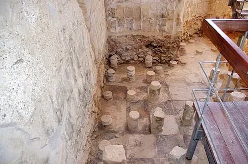 Bathhouse Floor Supports — Masada audio guide stop