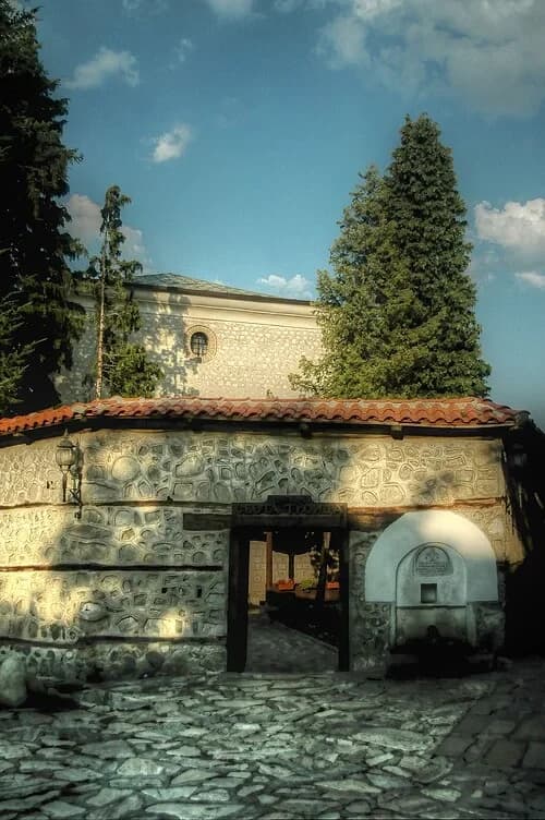 Walls of Deception — Church of the Holy Trinity audio guide stop