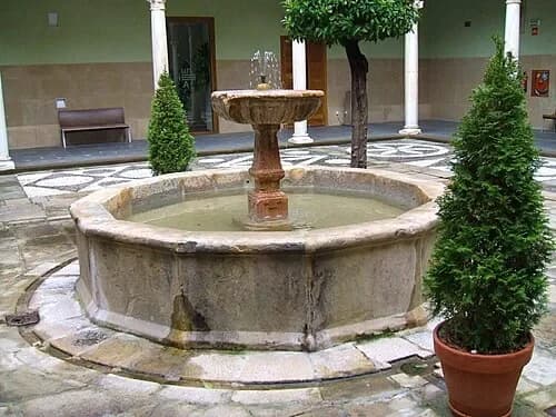 The Central Fountain — Palacio de Jabalquinto audio guide stop