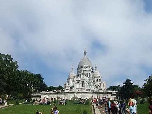 The Self-Cleaning Stone — Basilique du Sacré-Cœur de Montmartre audio guide stop