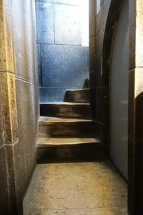 The Spiral Staircase — Basilique du Sacré-Cœur de Montmartre audio guide stop