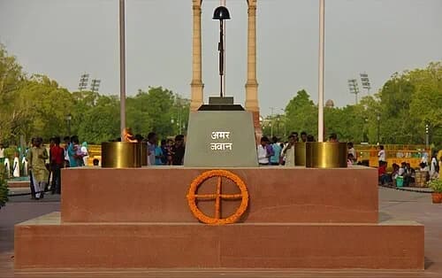 The Flame of the Immortal Soldier — India Gate audio guide stop