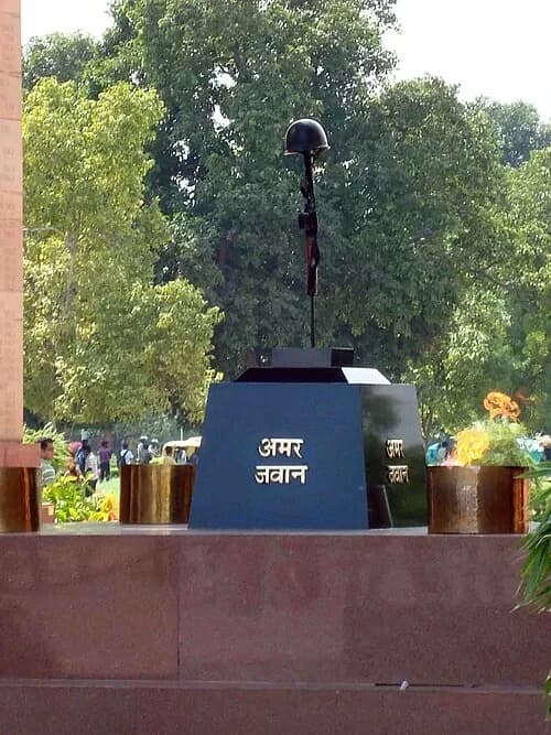 The Soldier's Pedestal — India Gate audio guide stop