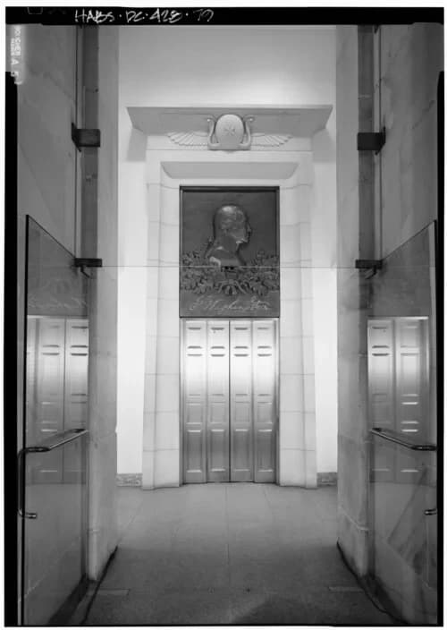 The Elevator Lobby — Washington Monument audio guide stop