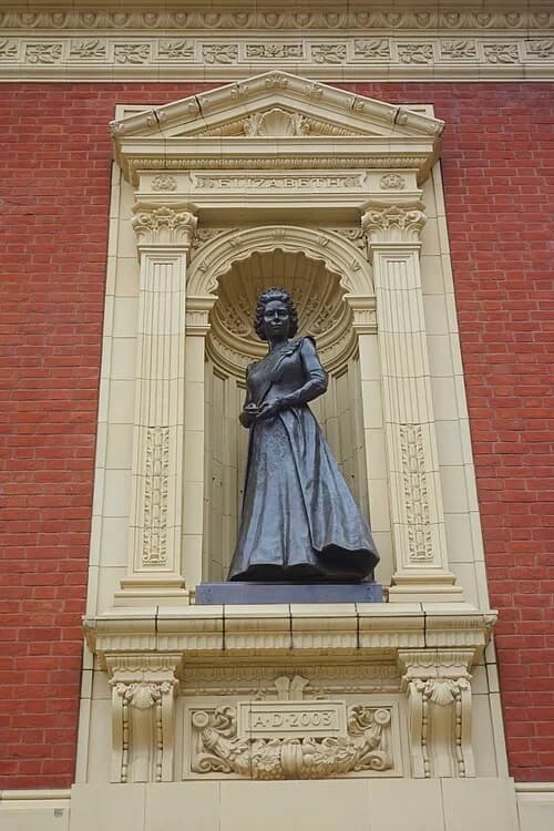 Statue of Queen Elizabeth II — Royal Albert Hall audio guide stop