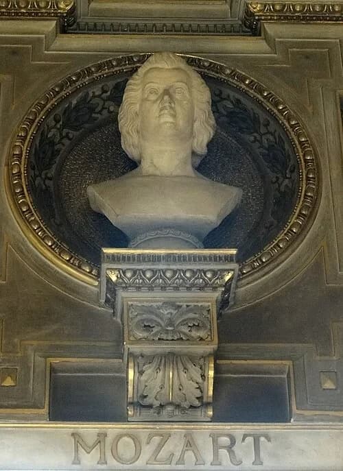 Bust of Mozart — Wiener Staatsoper audio guide stop