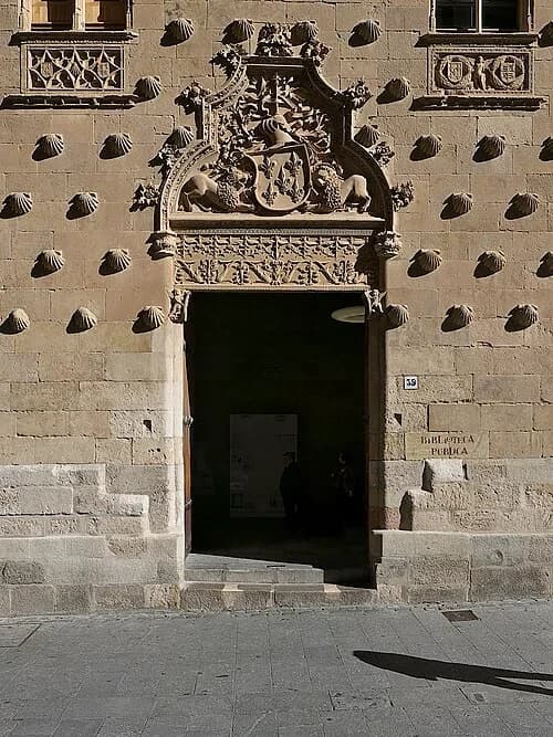 The Main Entrance — Casa de las Conchas audio guide stop