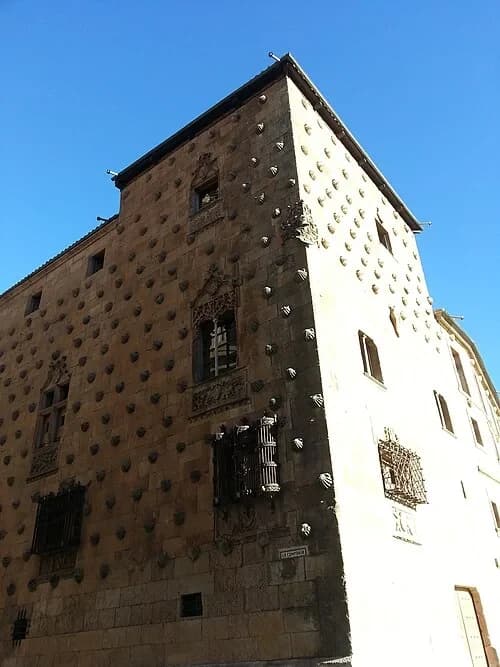 The Plateresque Windows — Casa de las Conchas audio guide stop