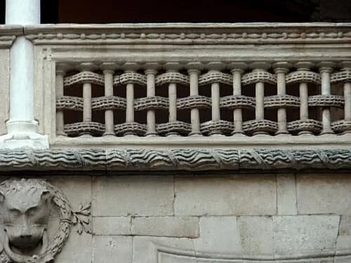 The Basket-Weave Parapet — Casa de las Conchas audio guide stop