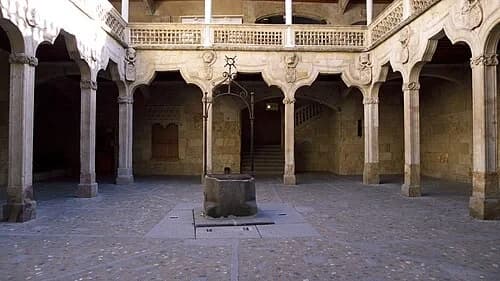 The Mixtilinear Arches — Casa de las Conchas audio guide stop