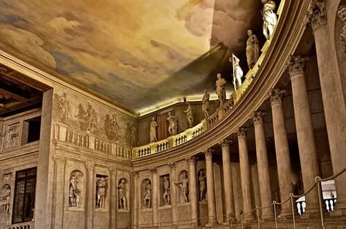 The Elliptical Cavea