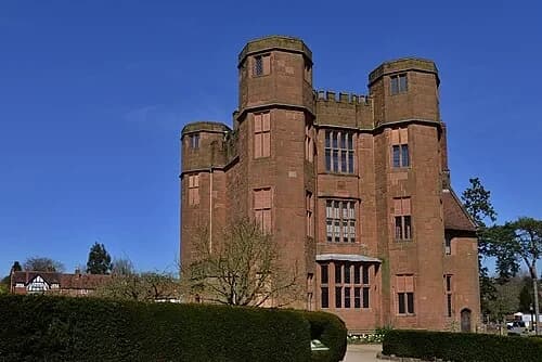 Leicester's Gatehouse