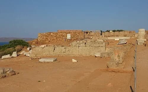 Der heilige Bezirk — Ναός του Ποσειδώνα στο Σούνιο