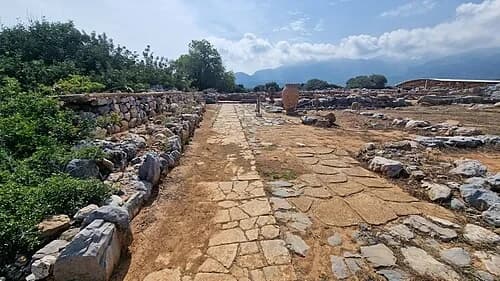The North Entrance — Ανάκτορο των Μαλίων audio guide stop