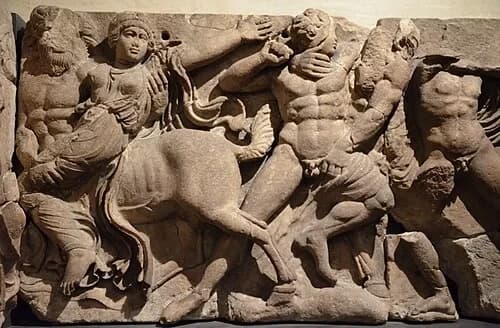 نقش معركة القنطور — Ναός του Επικουρίου Απόλλωνα