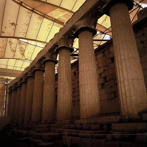 الأعمدة الدوريّة الخارجيّة — Ναός του Επικουρίου Απόλλωνα