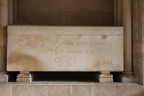 Tomb of Queen Urraca — Mosteiro de Alcobaça audio guide stop
