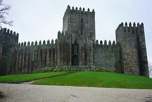 The Medieval Facade — Castelo de Guimarães audio guide stop