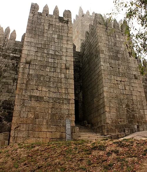 The Main Entrance — Castelo de Guimarães audio guide stop