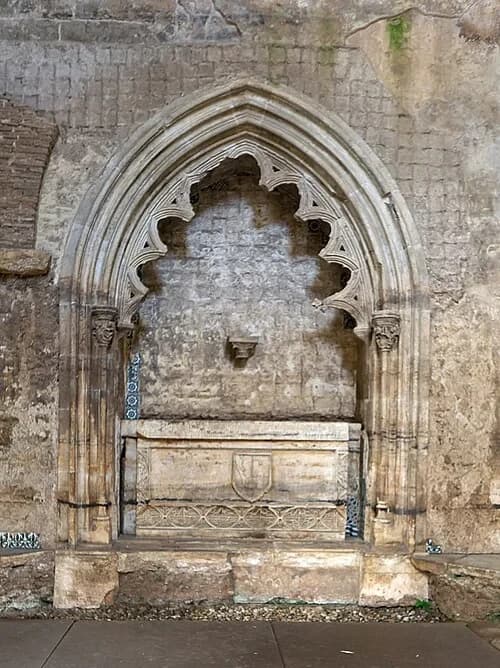The Gothic Burial Arch — Mosteiro de Santa Clara-a-Velha audio guide stop