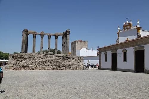 The Heart of Liberalitas Iulia — Templo Romano de Évora audio guide stop