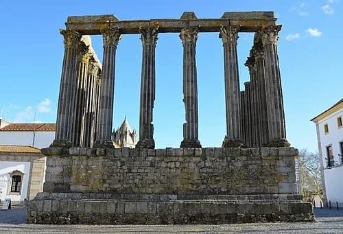 The Northern Colonnade — Templo Romano de Évora audio guide stop